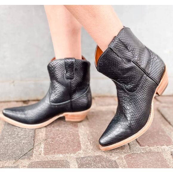 Buck & Brana Austin Anaconda Leather Western Black Booties Boots Size 7.5 NIB - Picture 1 of 13